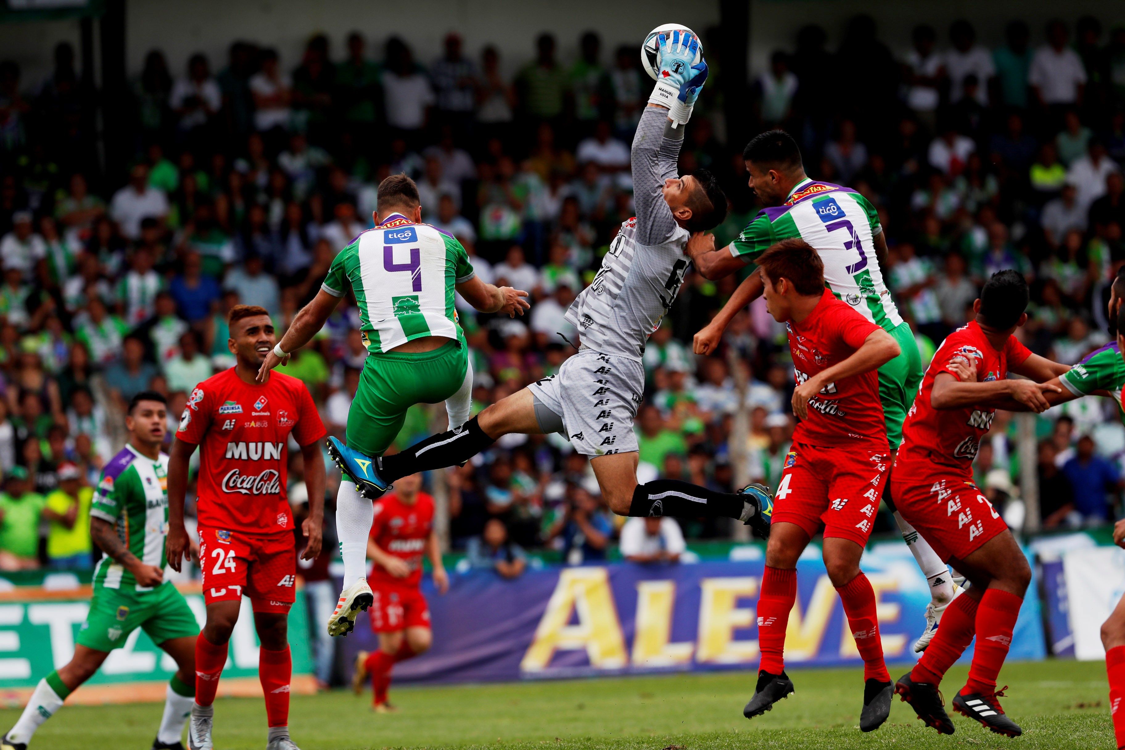 Dos jugadores tuvieron resultado analítico adverso en la final del Clausura 2019 entre Antigua GFC y Malacateco. (Foto Prensa Libre: EFE)