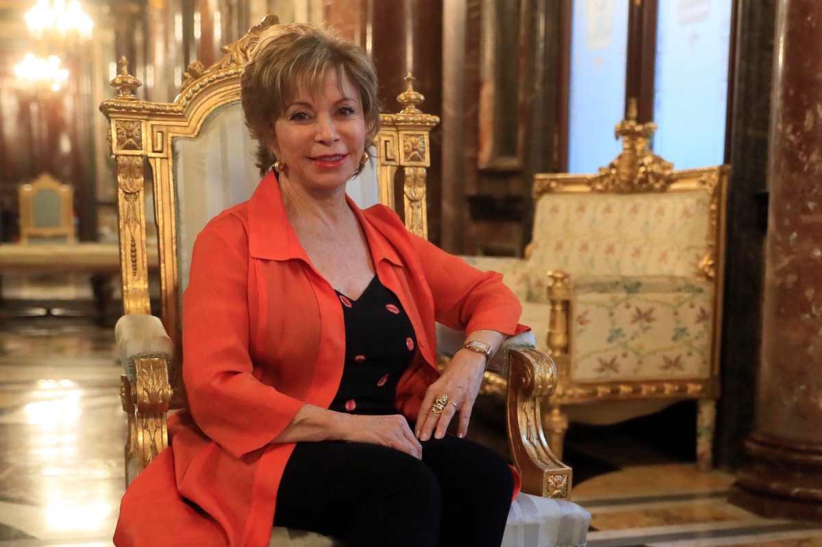 El feminismo es la revolución “más importante”, dice Isabel Allende en la FIL