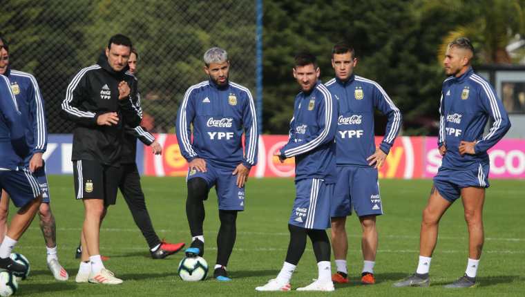 Lionel Messi trabajó hoy con la Selección de Argentina. (Foto Prensa Libre: EFE)