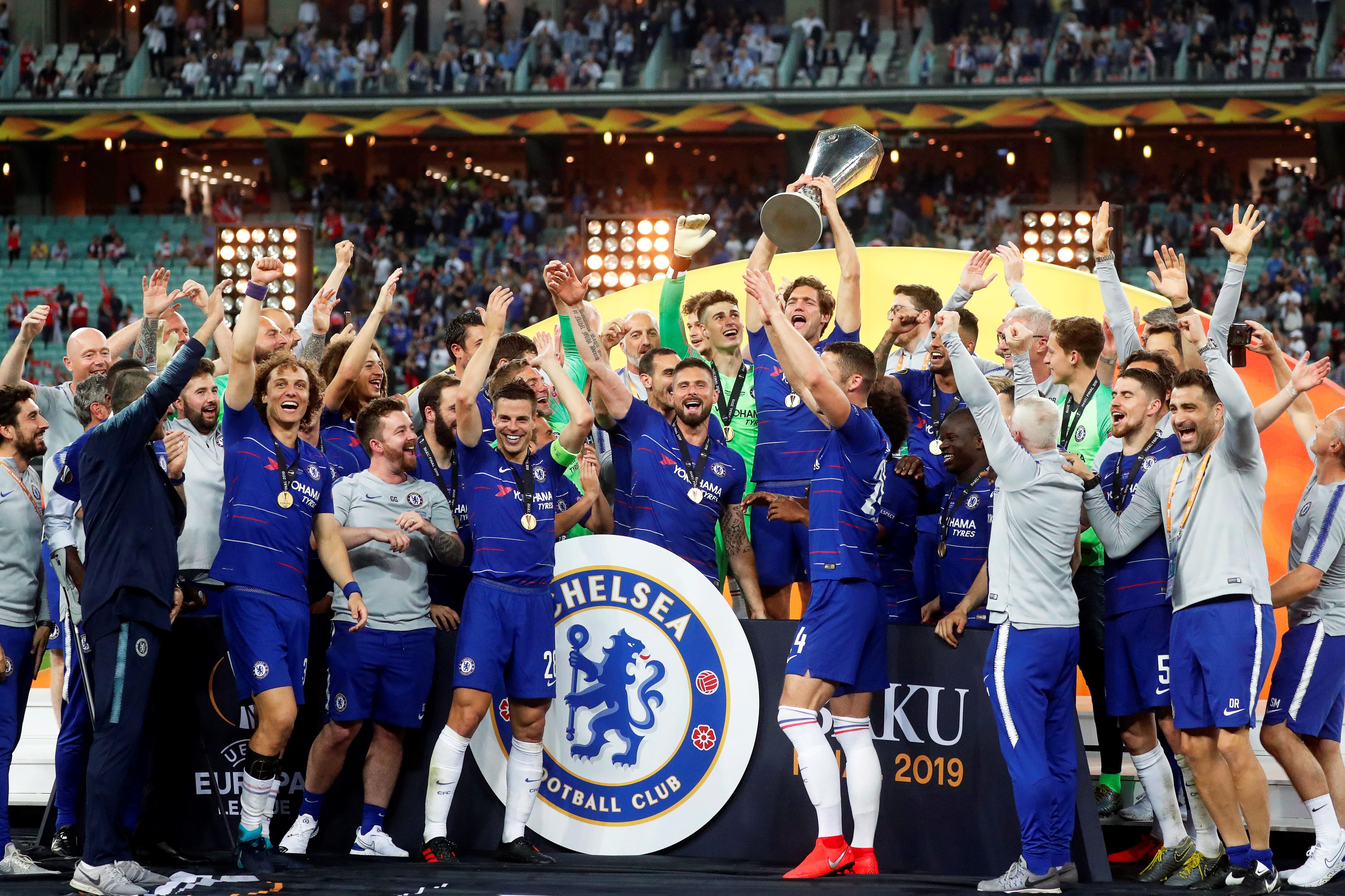 Los jugadores de Chelsea celebran su victoria este miércoles, al final del juego entre Chelsea FC y Arsenal FC por la final de la Liga Europa en el Estadio Olímpico, en Baku (Azerbaiyán). (Foto Prensa Libre: EFE)