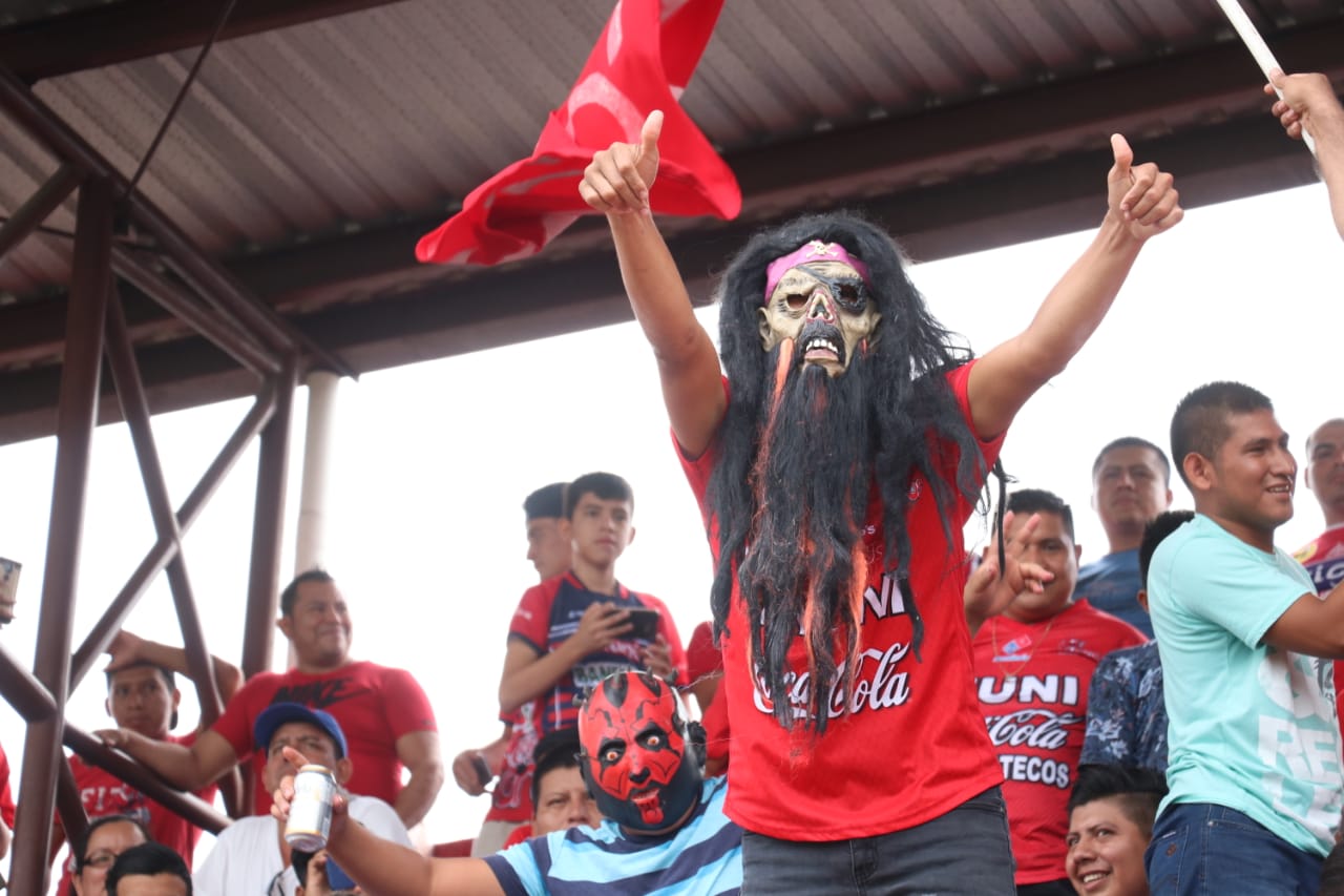 La afición de Malacateco disfrutó al máximo el partido frente a Cobán Imperial. (Foto Prensa Libre: Raúl Juárez)