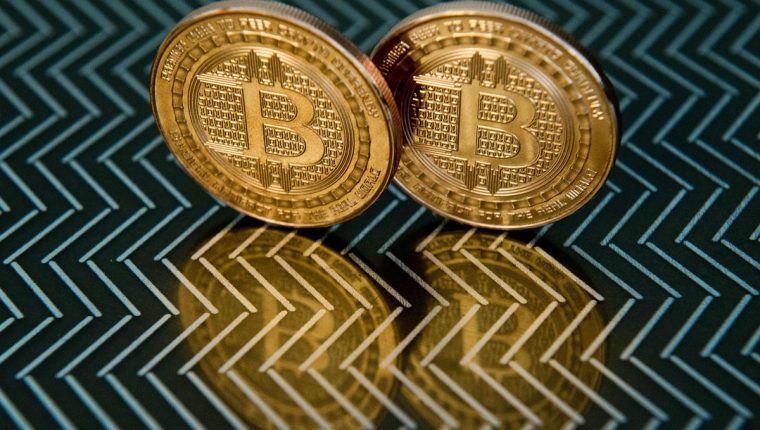 Las criptomonedas son unidades digitales de intercambio para transacciones financieras. (Foto Prensa Libre: AFP)