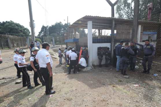 Esta mañana los cuerpos de socorro informaron sobre un ataque en la granja penal de Pavón. Foto Prensa Libre: Érick Ávila
