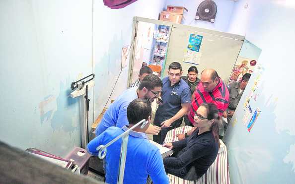 El 2 de noviembre de 2015 la ex mandataria fue trasladada al hospital San Juan de Dios para una evaluación después de tener fiebre durante 22 días. Foto Prensa Libre
