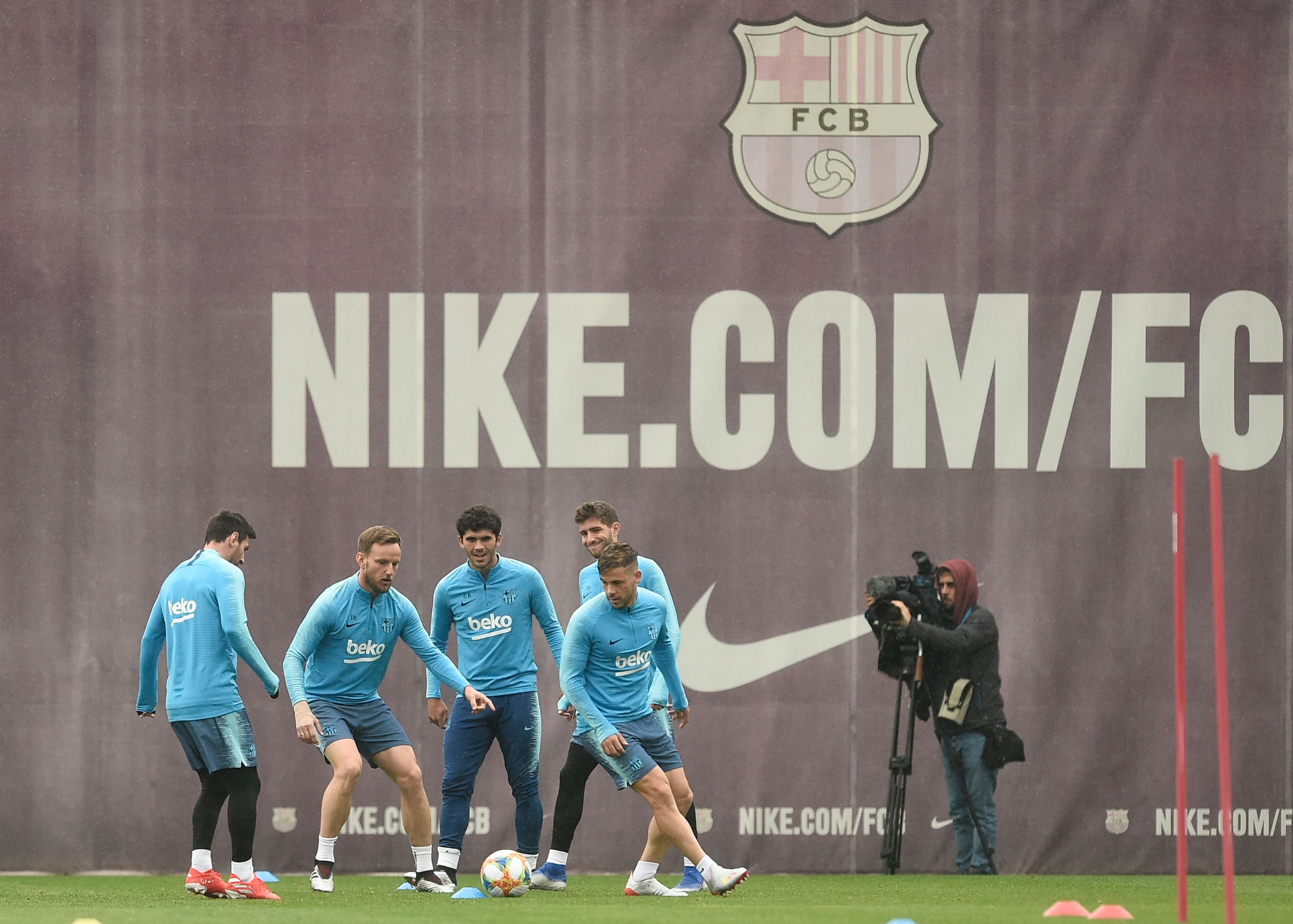 Entrenamiento del Barcelona, previo a la final de la Copa del Rey. (Foto Prensa Libre: AFP)