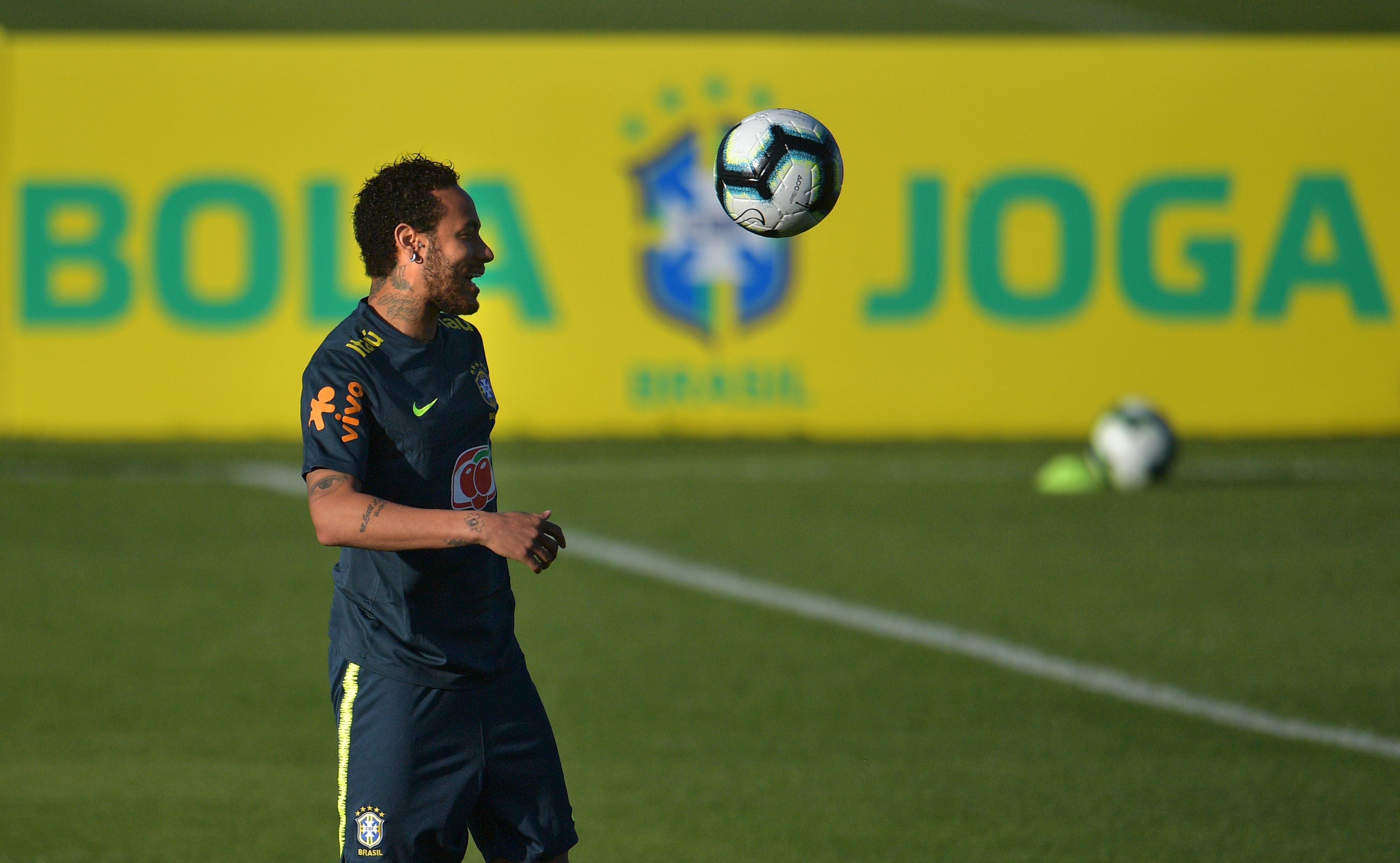 Los médicos de la Selección de Brasil confían en la buena evolución de Neymar. (Foto Prensa Libre: AFP)