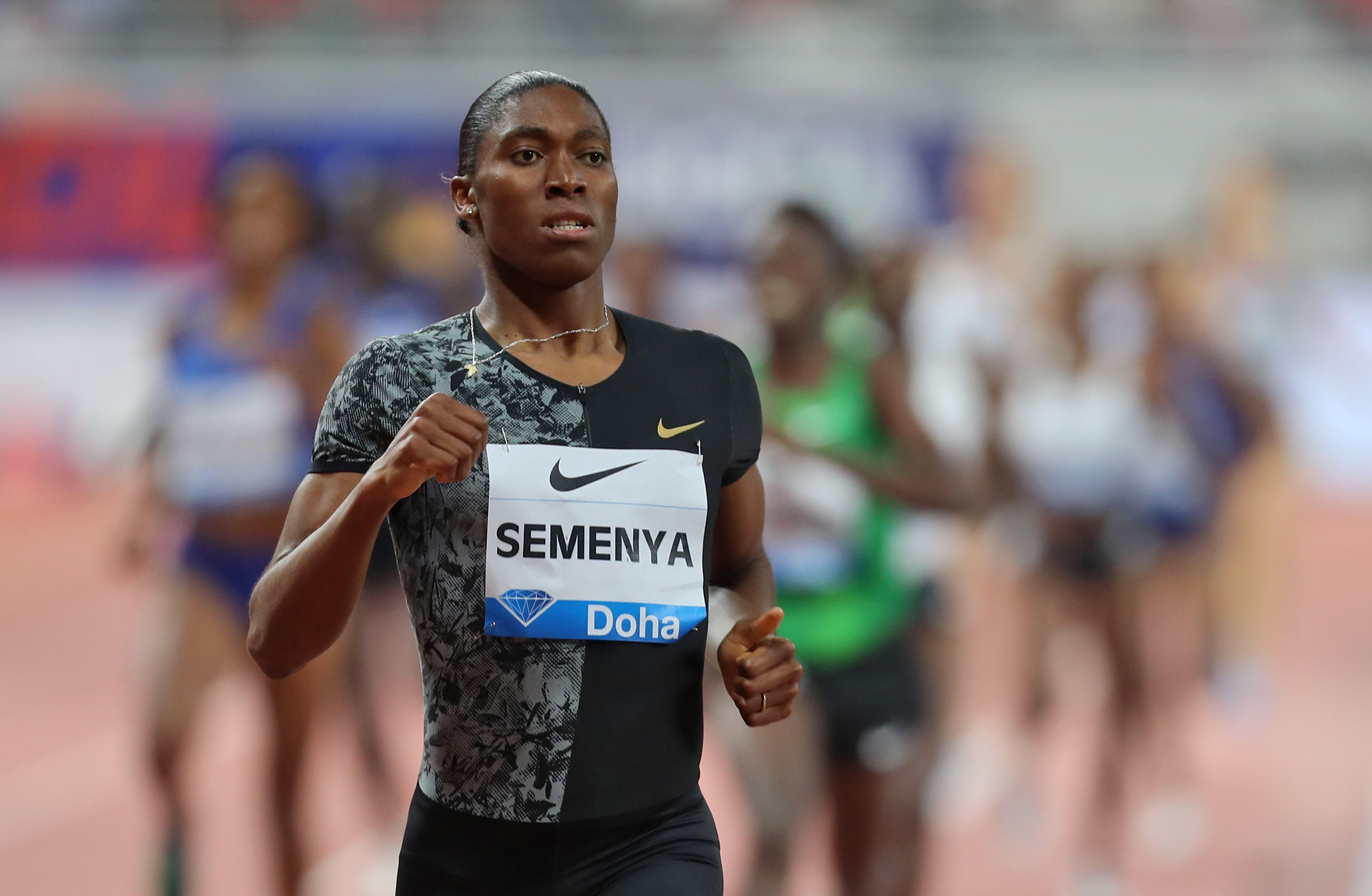 Caster Semenya desea que la justicia suiza se pronuncie sobre si el reglamento de la IAAF es "discriminatorio". (Foto Prensa Libre: AFP)