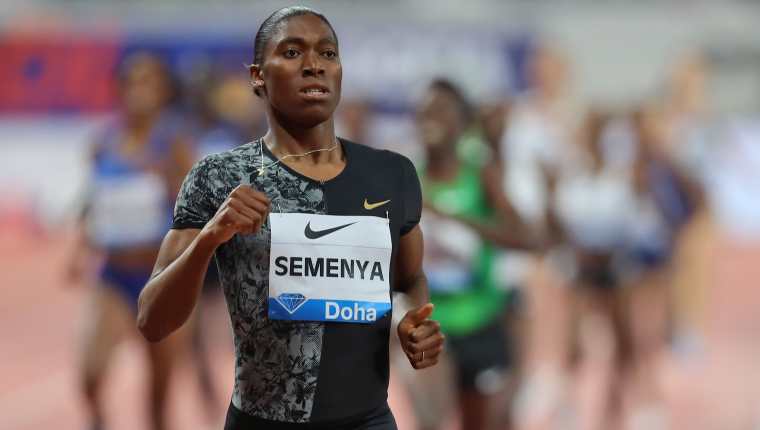Caster Semenya desea que la justicia suiza se pronuncie sobre si el reglamento de la IAAF es "discriminatorio". (Foto Prensa Libre: AFP)