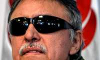 Colombian FARC Political Party member Jesus Santrich attends a press conference in Bogota on May 30, 2019, following his release. - Colombia's Supreme Court ordered Wednesday the 'immediate release' of former FARC guerrilla leader Jesus Santrich, who is wanted by the United States for allegedly drug trafficking, due to his parliamentary immunity. (Photo by JUAN BARRETO / AFP)