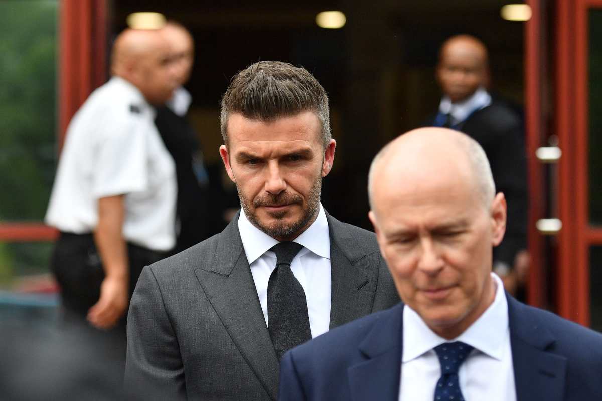 David Beckham es castigado por hablar por teléfono cuando conducía su vehículo