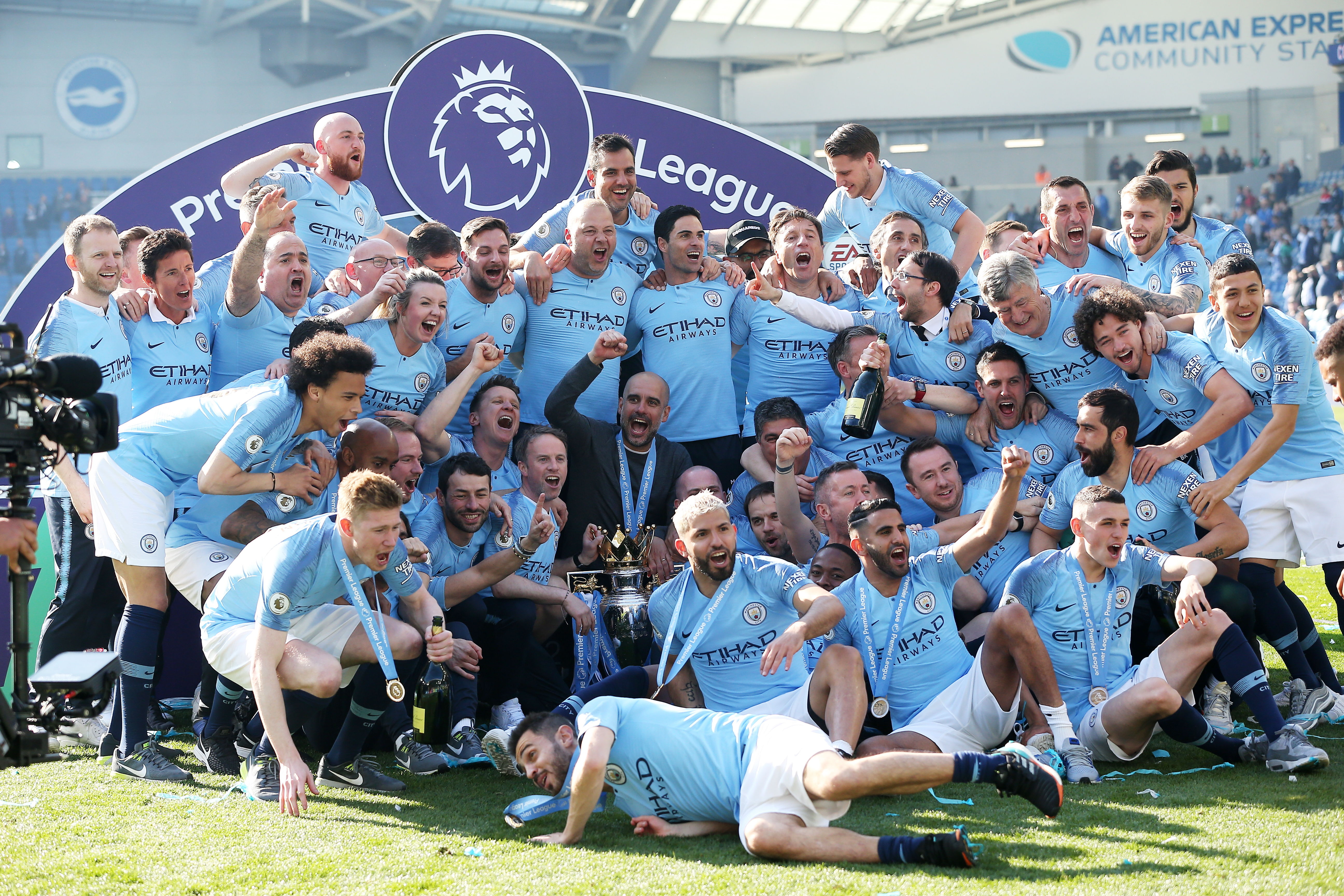 Así festejaron los jugadores del Manchester City durante el partido. (Foto Prensa Libre: EFE)