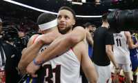 PORTLAND, OREGON - MAY 20: Stephen Curry #30 of the Golden State Warriors hugs brother Seth Curry #31 of the Portland Trail Blazers after defeating the Trail Blazers 119-117 during overtime in game four of the NBA Western Conference Finals to advance to the 2019 NBA Finals at Moda Center on May 20, 2019 in Portland, Oregon. NOTE TO USER: User expressly acknowledges and agrees that, by downloading and or using this photograph, User is consenting to the terms and conditions of the Getty Images License Agreement.   Jonathan Ferrey/Getty Images/AFP
== FOR NEWSPAPERS, INTERNET, TELCOS & TELEVISION USE ONLY ==