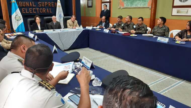 Autoridades instalaron la mesa de seguridad para las elecciones 2019. (Foto Prensa Libre: Dulce Rivera).