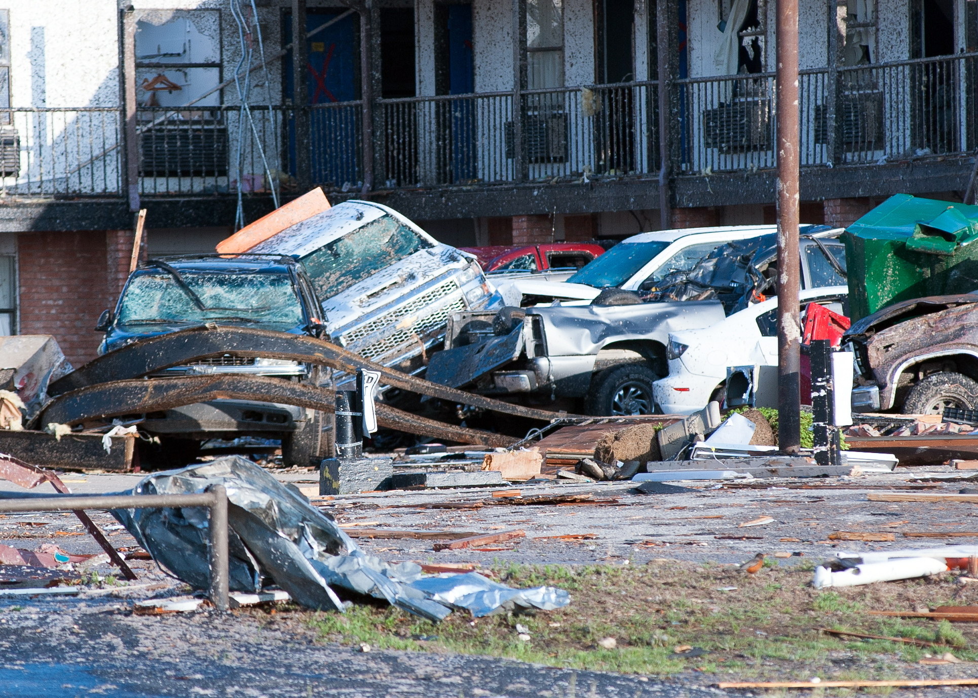 Una serie de mortales tornados devastan varias regiones de EE. UU. En Reno, Oklahoma. (Foto Prensa Libre: EFE)