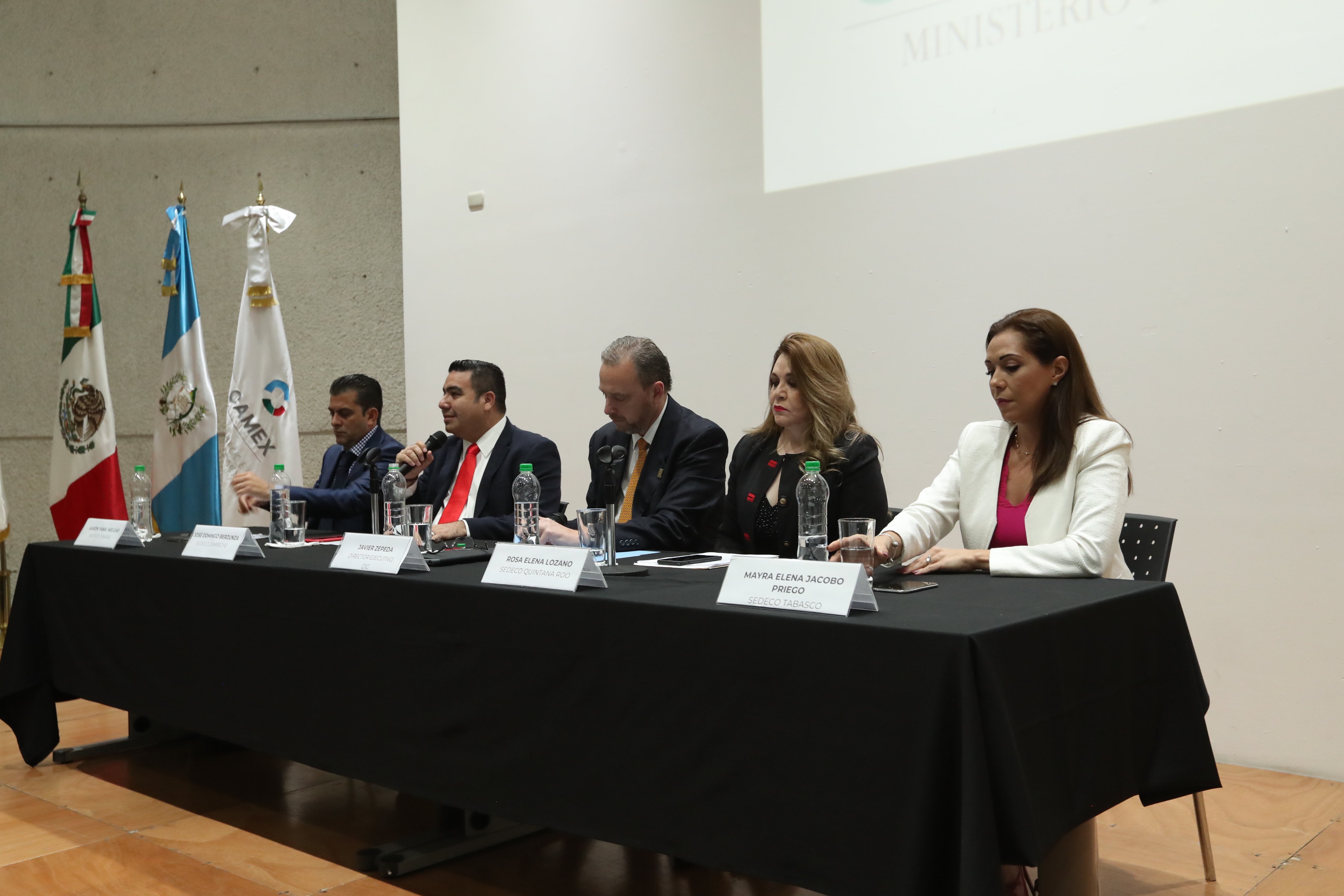 Foro de Oportunidades de Negocios con los Estados del Sureste de México se desarrolló en Guatemala con los  Secretarios de Desarrollo Económico de Chiapas, Campeche,  Quinta Roo y Tabasco. (Foto, Prensa Libre: Raúl Juárez).


Fotografa Ral Jurez