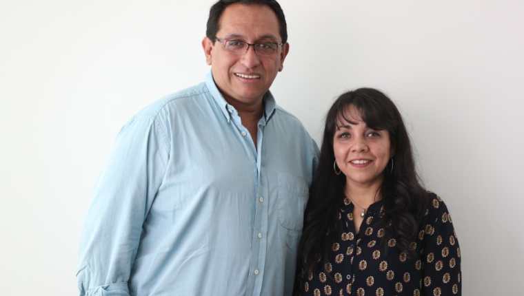 Alex Gudiel y Magnolia Pozuelos de Gudiel lograron a través de un programa de finanzas personales solventar en ochos meses una deuda de Q1 millón 500 mil. (Foto Prensa Libre: Keneth Cruz)