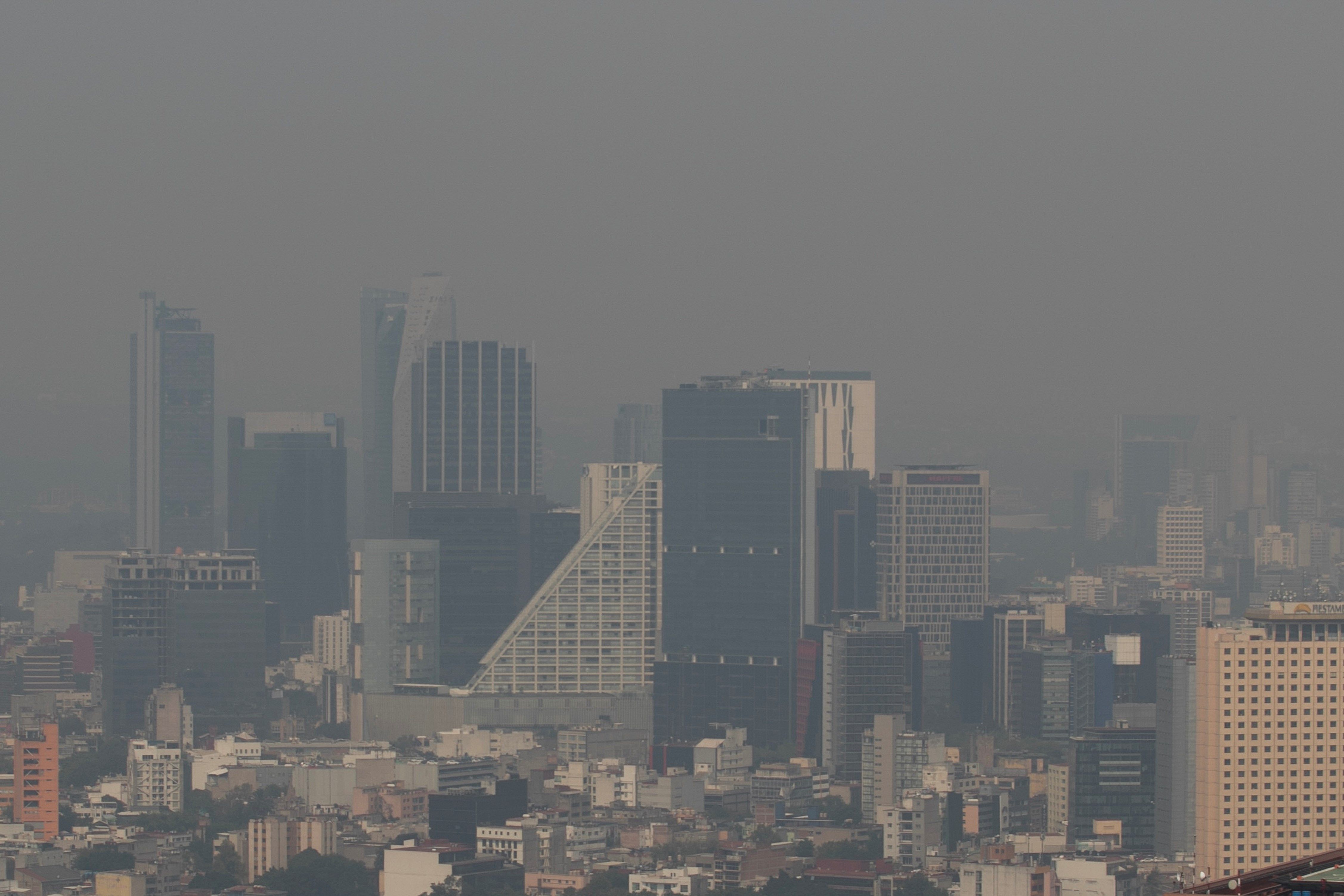 La zona Metropolitana del Valle de México cumple cinco días con elevados niveles de contaminación. (Foto Prensa Libre: EFE)