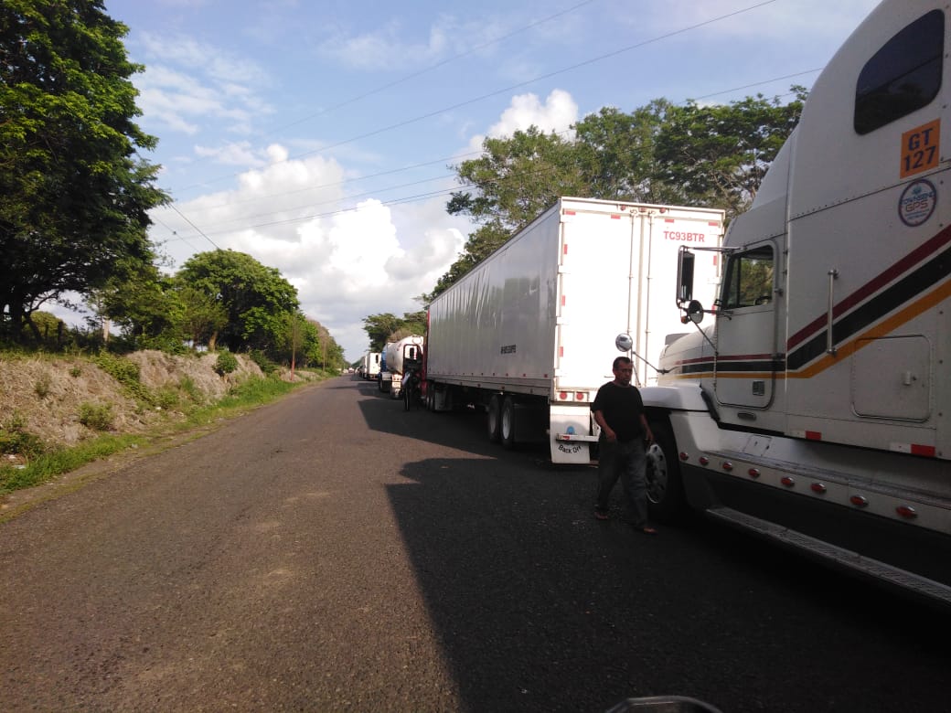 La aduana terrestre Pedro de Alvarado, Jutiapa reinició operaciones este lunes luego de permanecer cerrada por casi 24 horas, informaron las autoridades de ambos países. (Foto Prensa Libre: Hemeroteca)