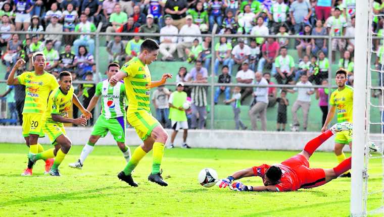 La rivalidad de Guastatoya y de Antigua GFC ha comenzado a crecer (Foto Prensa Libre: Edwin Fajardo)