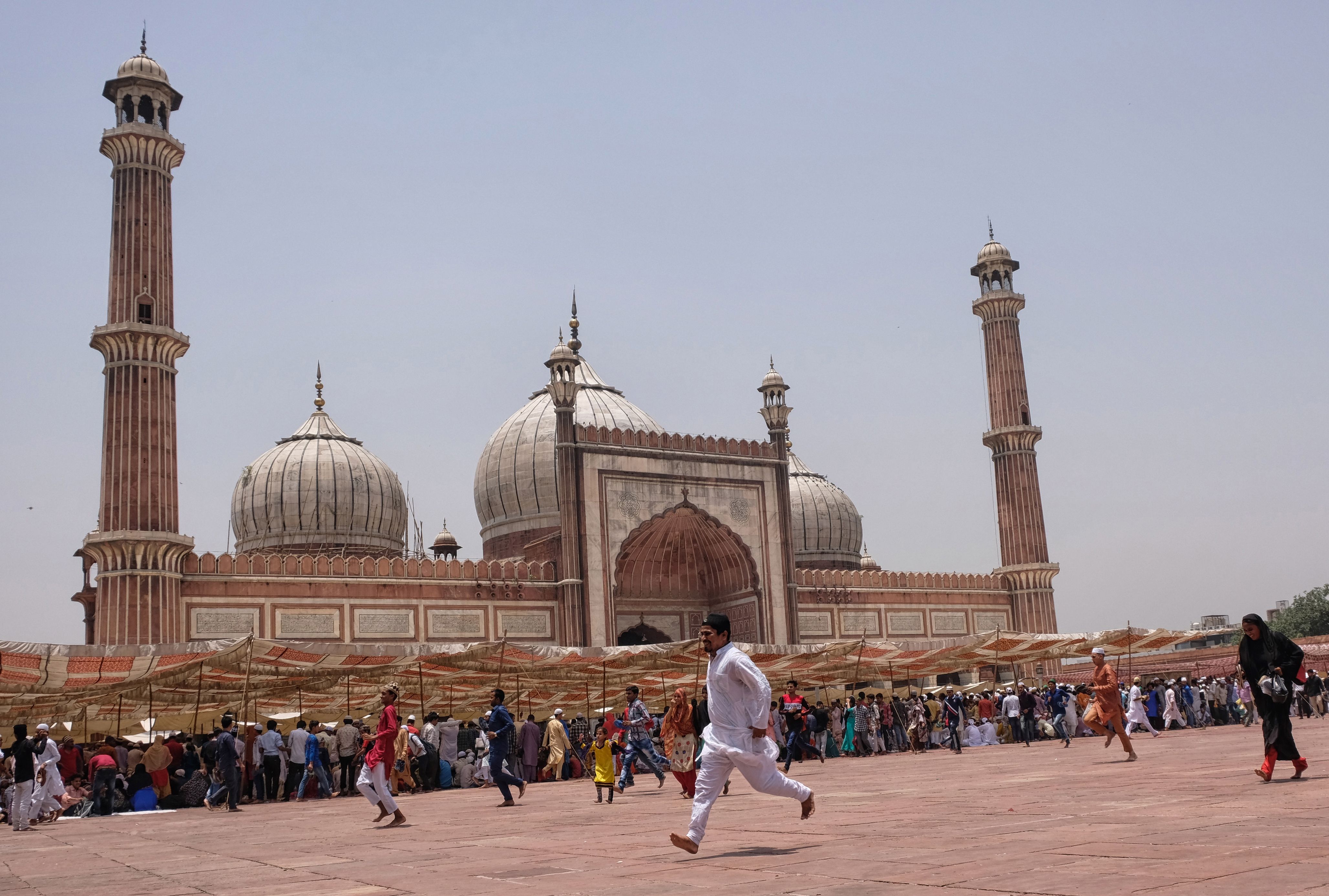 An Indian Muslim man runs during the last Friday of the holy month of Ramadan at the Jama Masjid in the old quarters of New Delhi on May 31, 2019. - Like millions of Muslims around the world, Indian Muslims mark the month of Ramadan by abstaining from eating, drinking and smoking as well as sexual activities from dawn to dusk. (Photo by Noemi CASSANELLI / AFP)