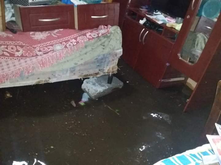 Una de las viviendas inundadas en Villa Nueva. (Foto Prensa Libre: Conred). 