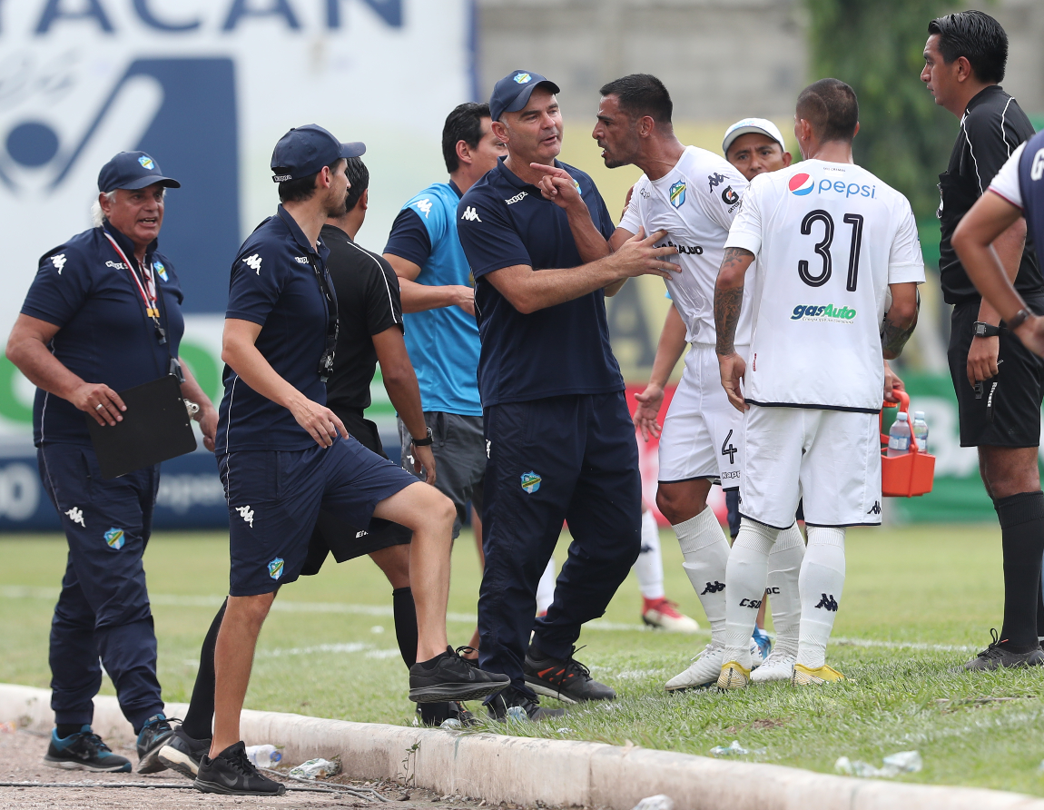 El técnico guatemalteco Iván Franco Sopegno peleará por el pase a semifinales con los cremas. (Foto Prensa Libre: Francisco Sánchez)