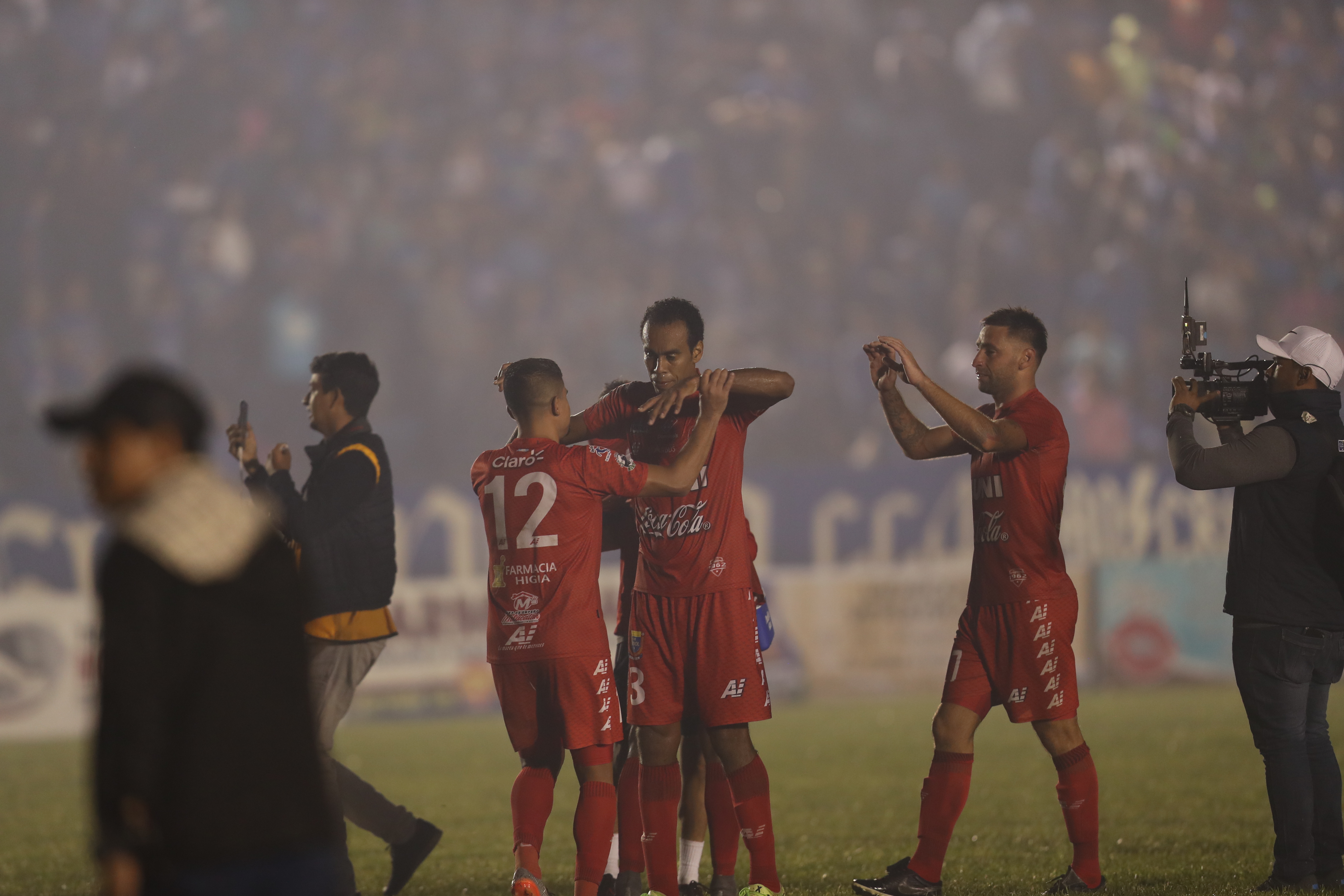 Fulminante golpe de Enzo Herrera casi al final del juego. Malacateco pasó a la final. (Foto Prensa Libre: Francisco Sánchez)