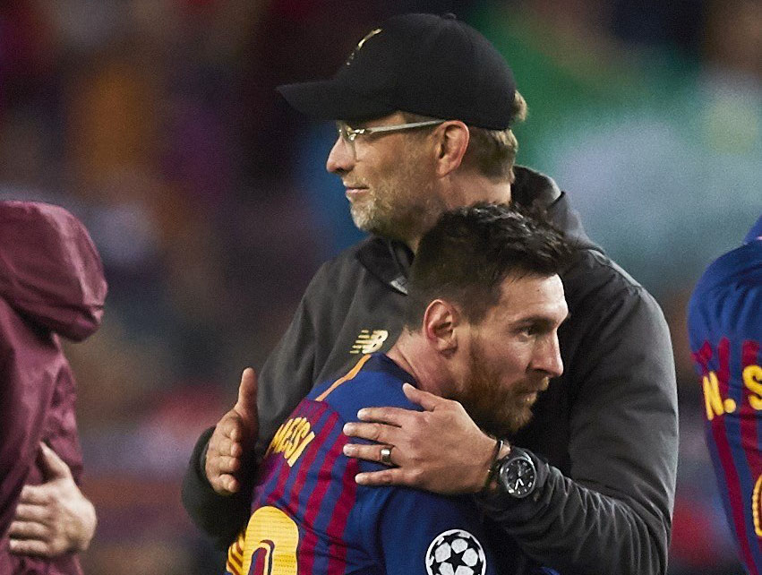  El técnico alemán del Liverpool, Jurgen Klopp, saluda al delantero argentino del FC Barcelona, Leo Messi, (Foto Prensa Libre: EFE)