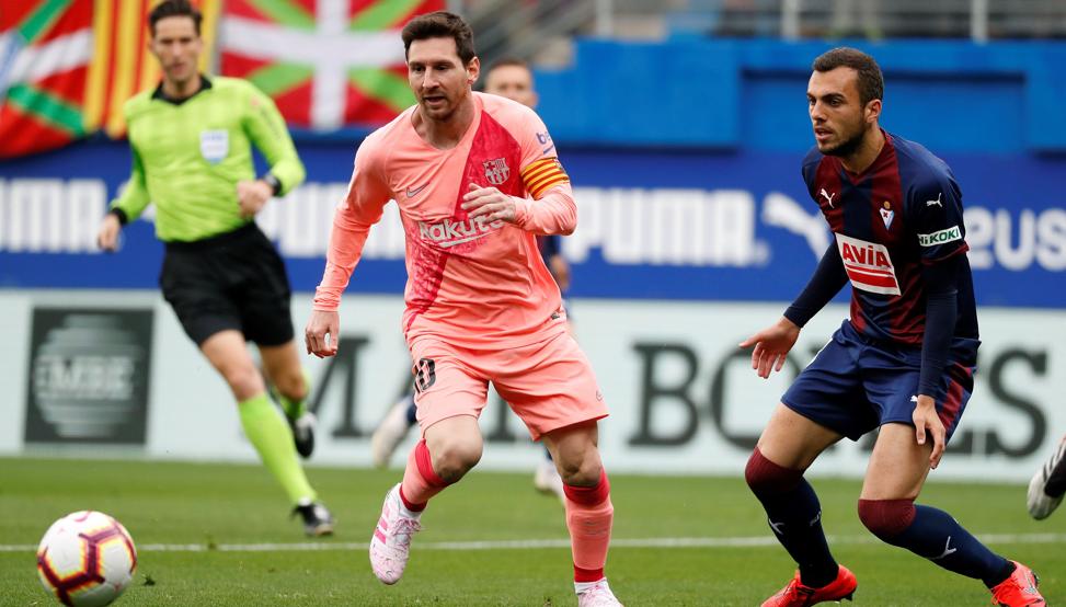Messi fue el artífice del empate del Barcelona contra el Éibar. (Foto Prensa Libre: EFE)