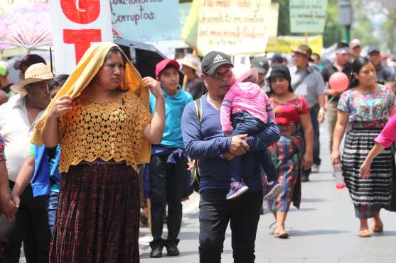 En Guatemala cada primero de mayo, decenas de guatemaltecos se unen a la marcha del Día del Trabajo
