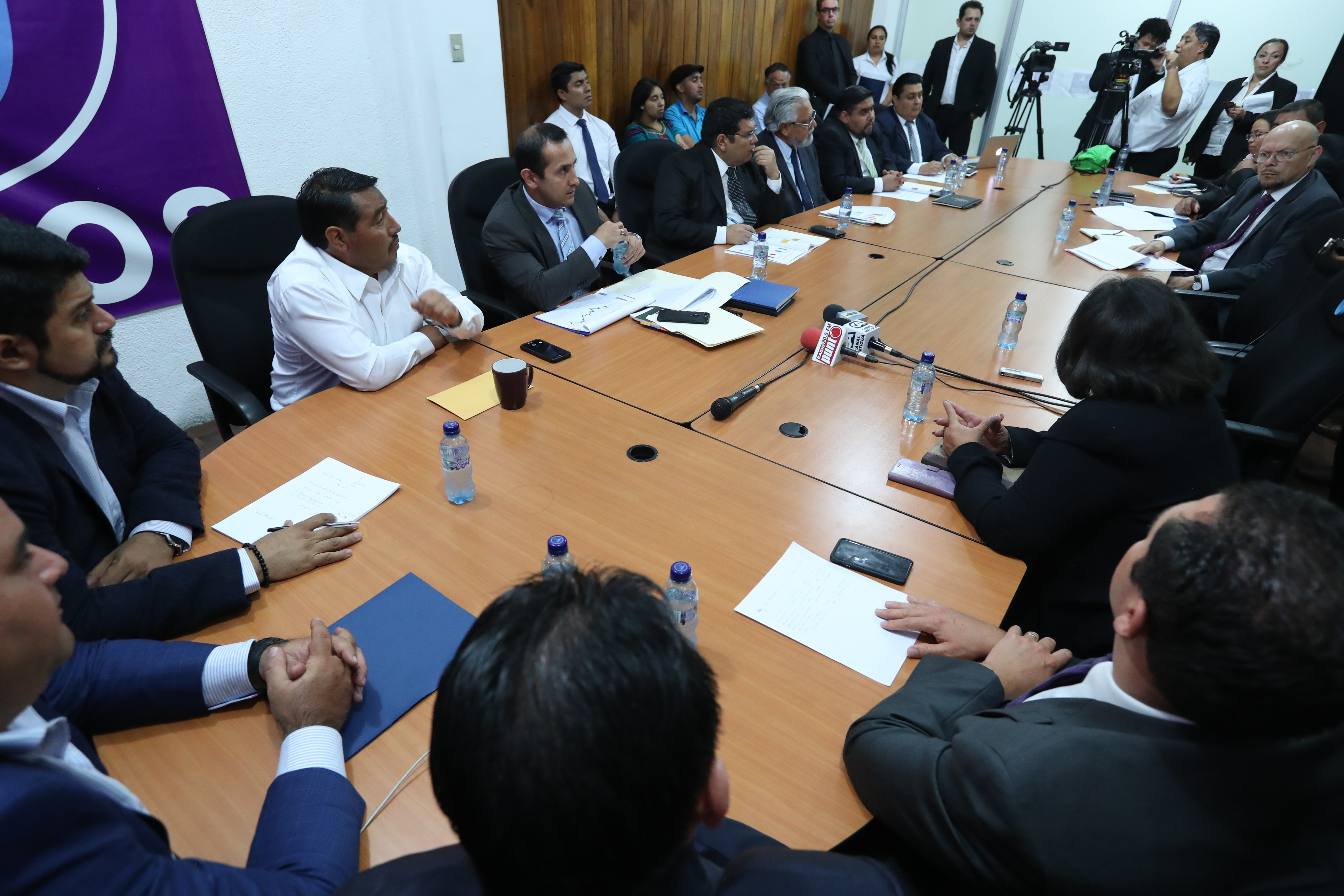 Las autoridades del sector de energía como el ministro de energía y minas, Luis Chang, y directivos de la Comisión Nacional de Energía Eléctrica fueron citados al Congreso de la República donde hablaron de alzas en combustibles y tarifas de electricidad. (Foto Prensa Libre: Esbin García)