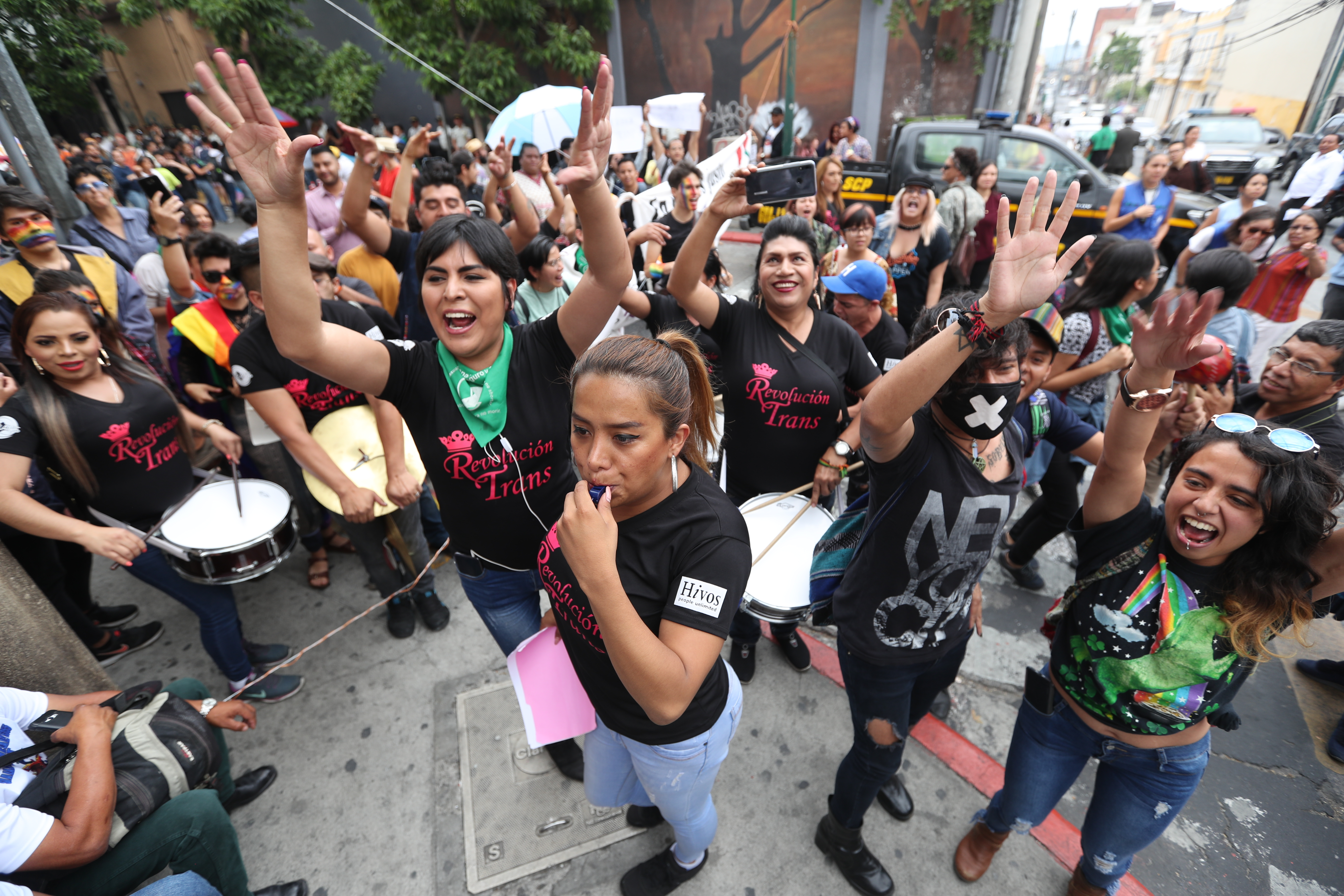 Ciudadanos protestaron frente al Congreso en contra de la iniciativa 5272. (Foto Prensa Libre: Esbin García)