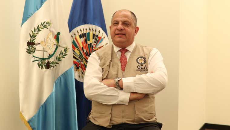 El jefe de la misión electoral de la Organización de Estados Americanos (OEA) y expresidente de Costa Rica, Luis  Guillermo Solís en entrevista con Prensa Libre. (Foto Prensa Libre: Carlos Hernández Ovalle)
