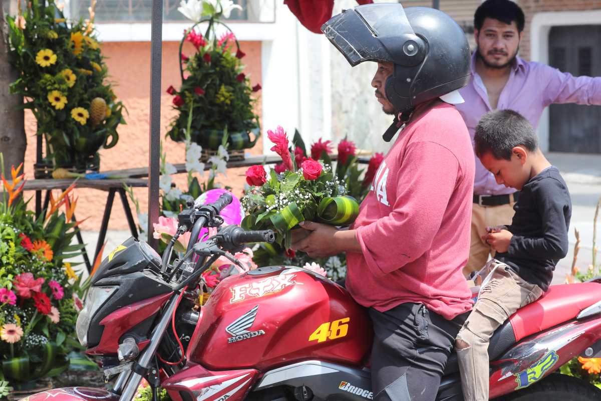 El Día de las Madres motivó un mayor incremento de remesas. (Foto Prensa Libre: Érick Ávila)