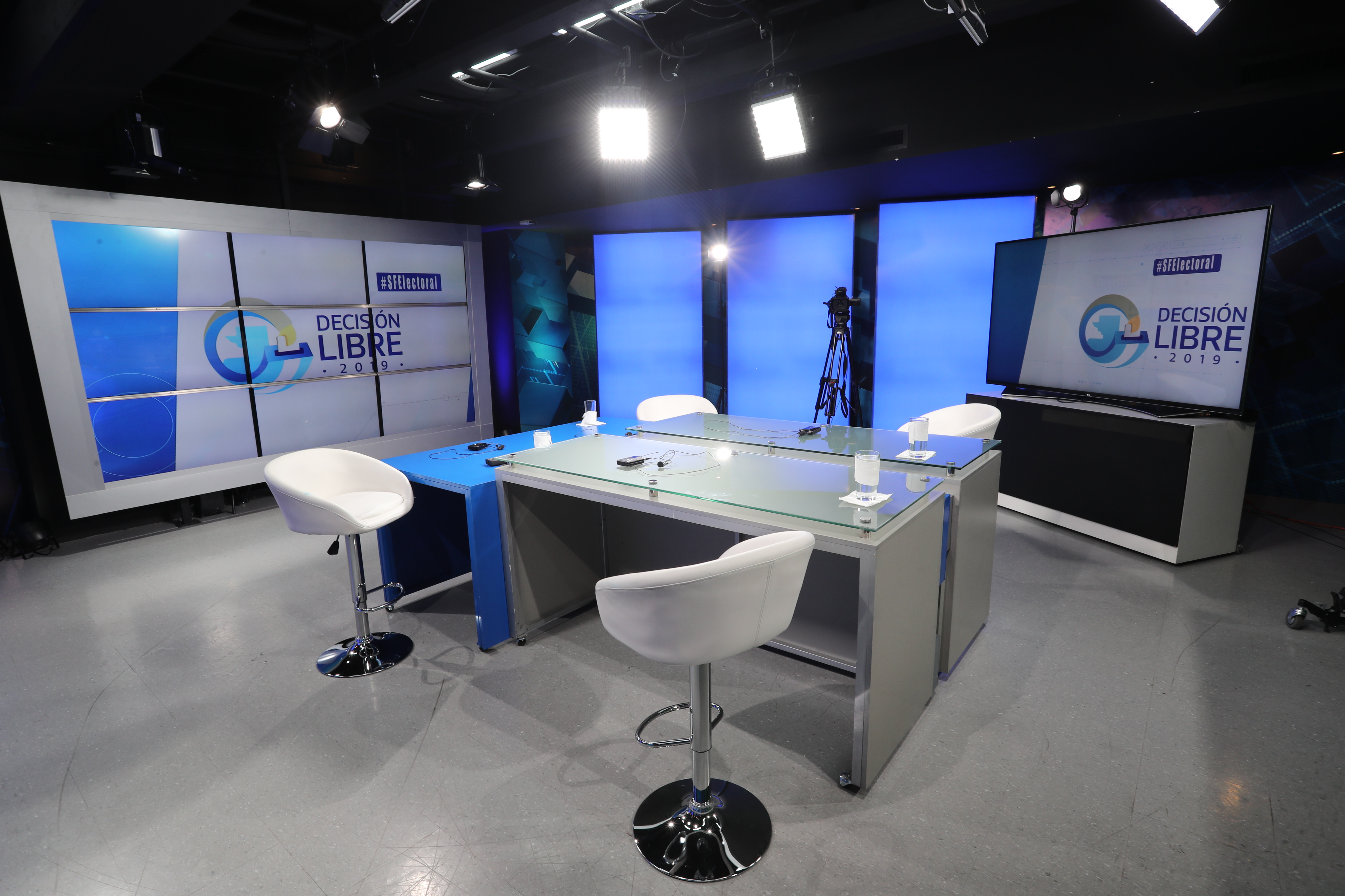 Set del programa Sin Filtro Electoral, transmitido por Guatevisión y Prensa Libre.