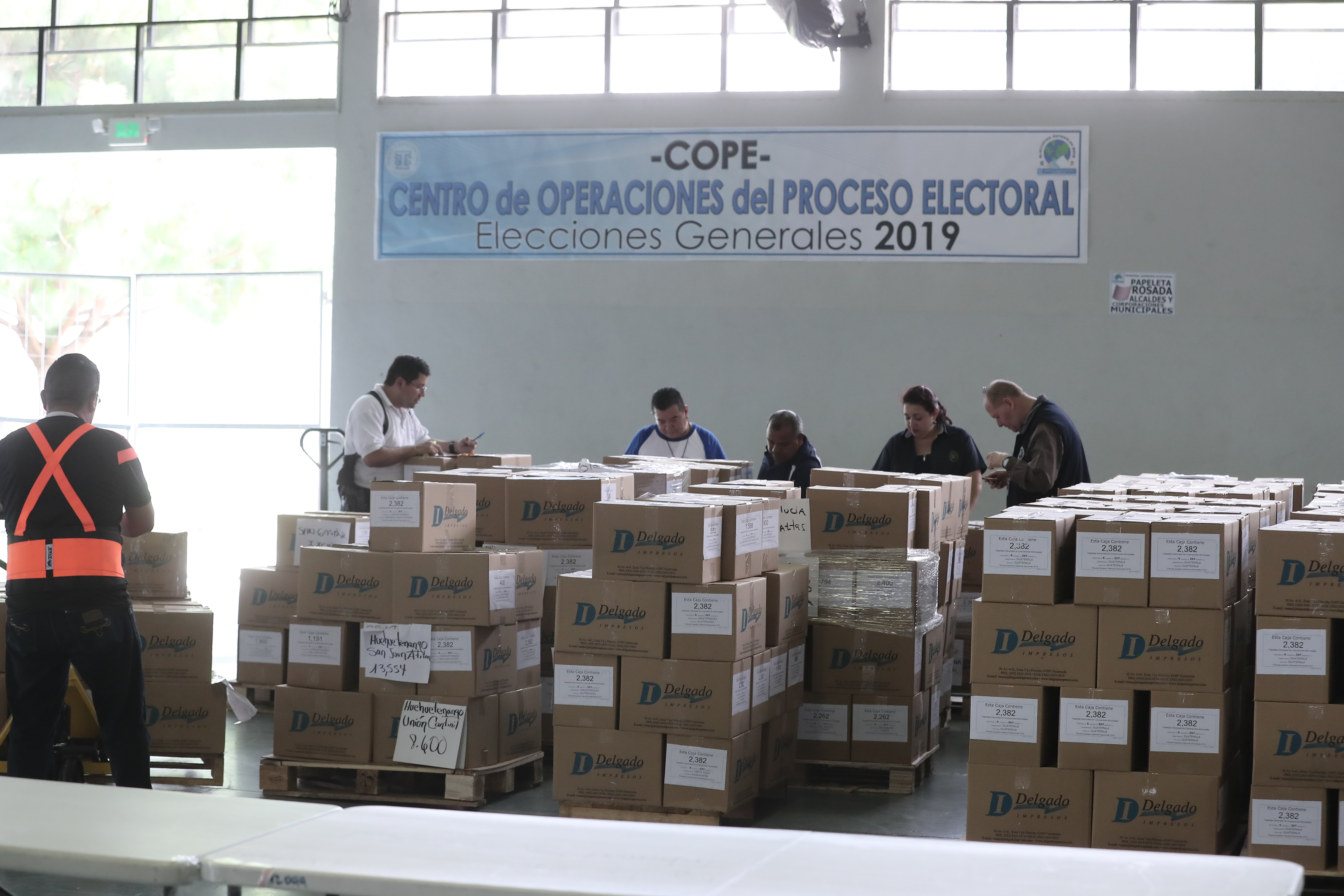 El Tribunal Supremo Electoral (TSE) afina los últimos detalles para llevar a cabo el proceso de elecciones, pese a que críticos lo califican de "negativo". (Foto Prensa Libre:  Juan Diego González).