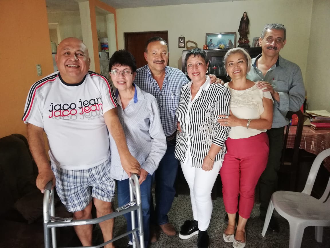 Tres de las parejas de esposos que integran SED luego de una planificación de trabajo en favor de la educación. (Foto Prensa Libre: Oscar Fernando García). 

