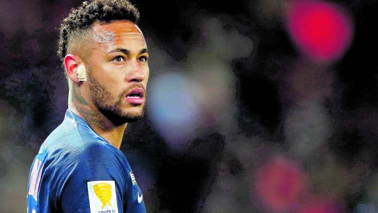 Neymar del París Saint Germain, podría cambiar de colores. (Foto Prensa Libre: EFE)