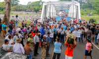 Los inconformes han bloqueado carreteras y amenazan con boicotear las elecciones si no hay indemnización para ellos. (Foto Prensa Libre: Hemeroteca PL)