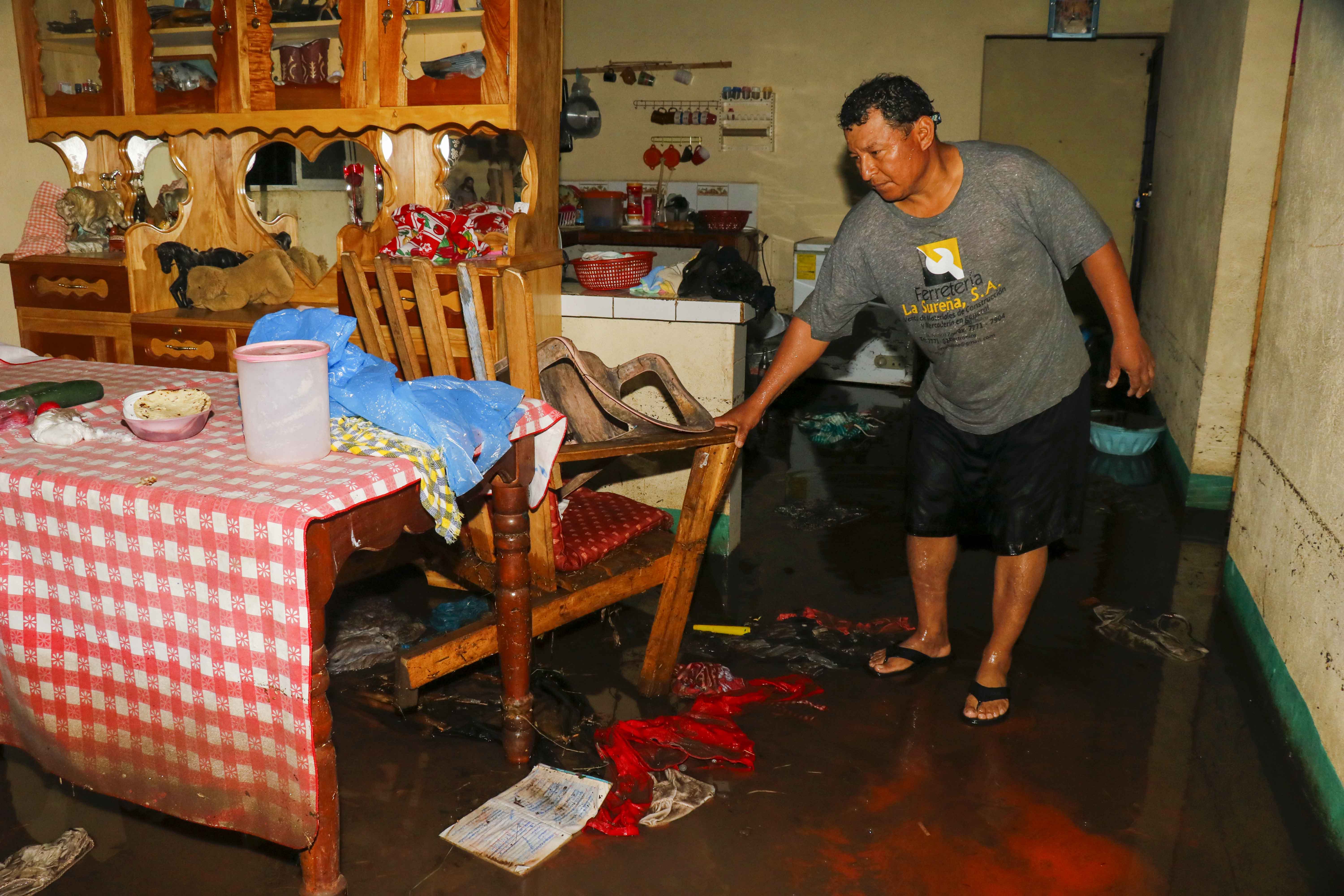 Varios sectores de Retalhuleu han sido afectados por las inundaciones. (Foto Prensa Libre: Rolando Miranda)