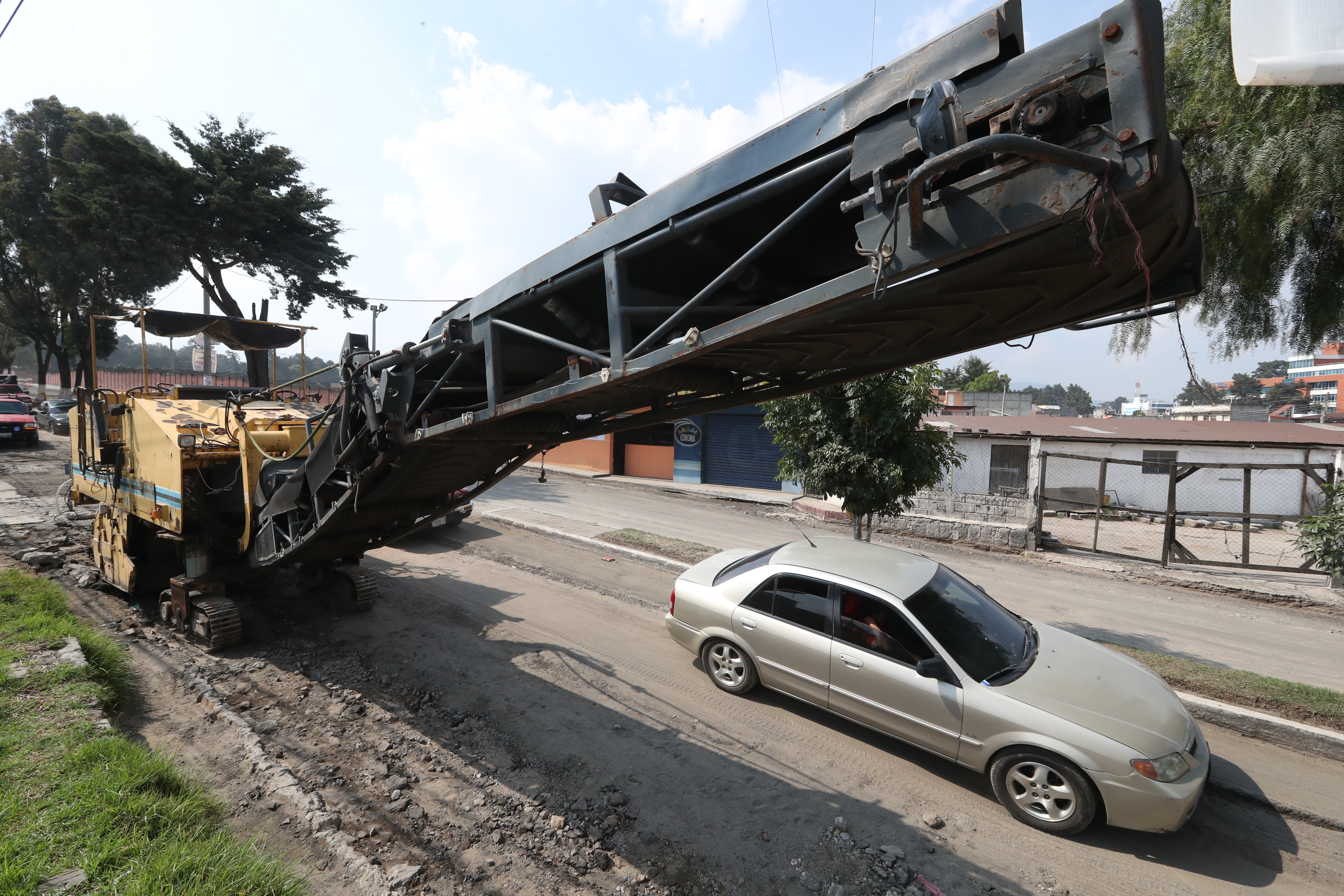 La empresa que repara las calles de Xela pidió 15 días hábiles para entregar la calle Rodolfo Robles. (Foto Prensa Libre: Mynor Toc)
