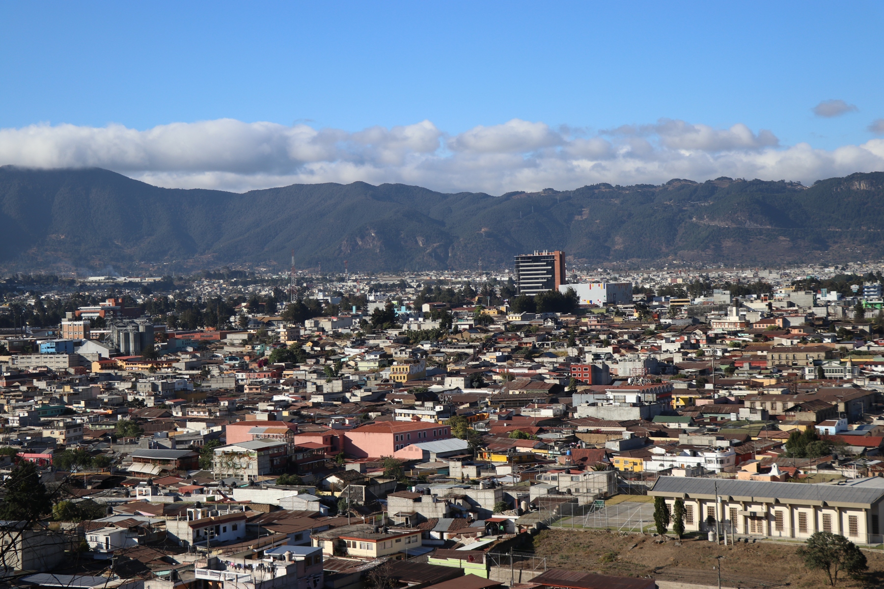 La iniciativa pretende que empresarios en Quetzaltenango propongan donaciones para solucionar problemas de la comunidad. (Foto Prensa Libre: María Longo) 