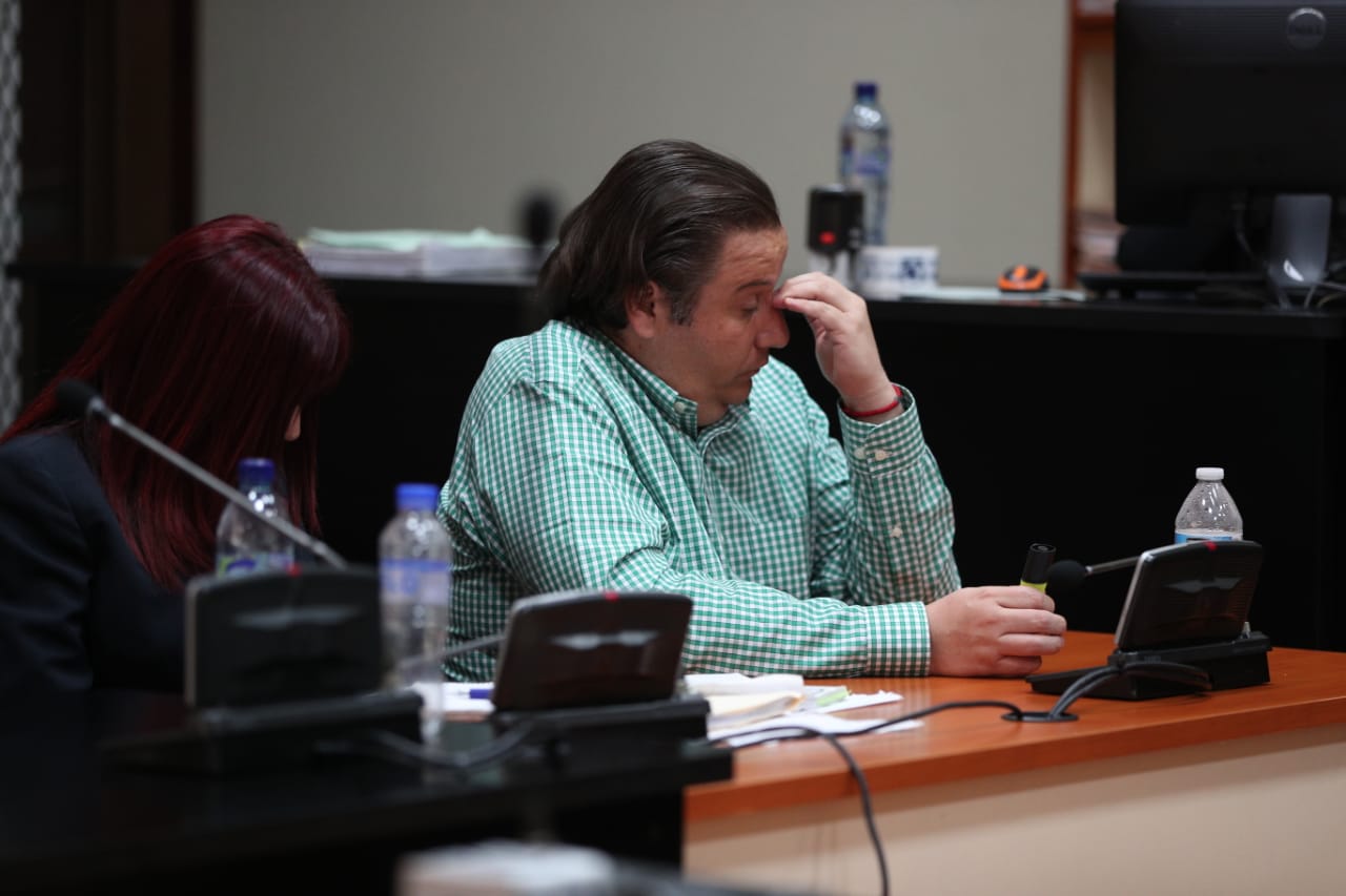 Carlos Barreda escucha la decisión de juez Gálvez de enviarlo a juicio. (Foto Prensa Libre: Carlos Hernández)