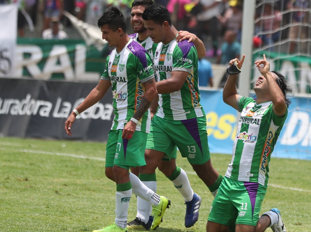 Con un doblete de Agustín Herrera, Antigua GFC superó a Cobán Imperial y gana el la fase de clasificación del Clausura 2019. (Foto Prensa Libre: Carlos Vicente)