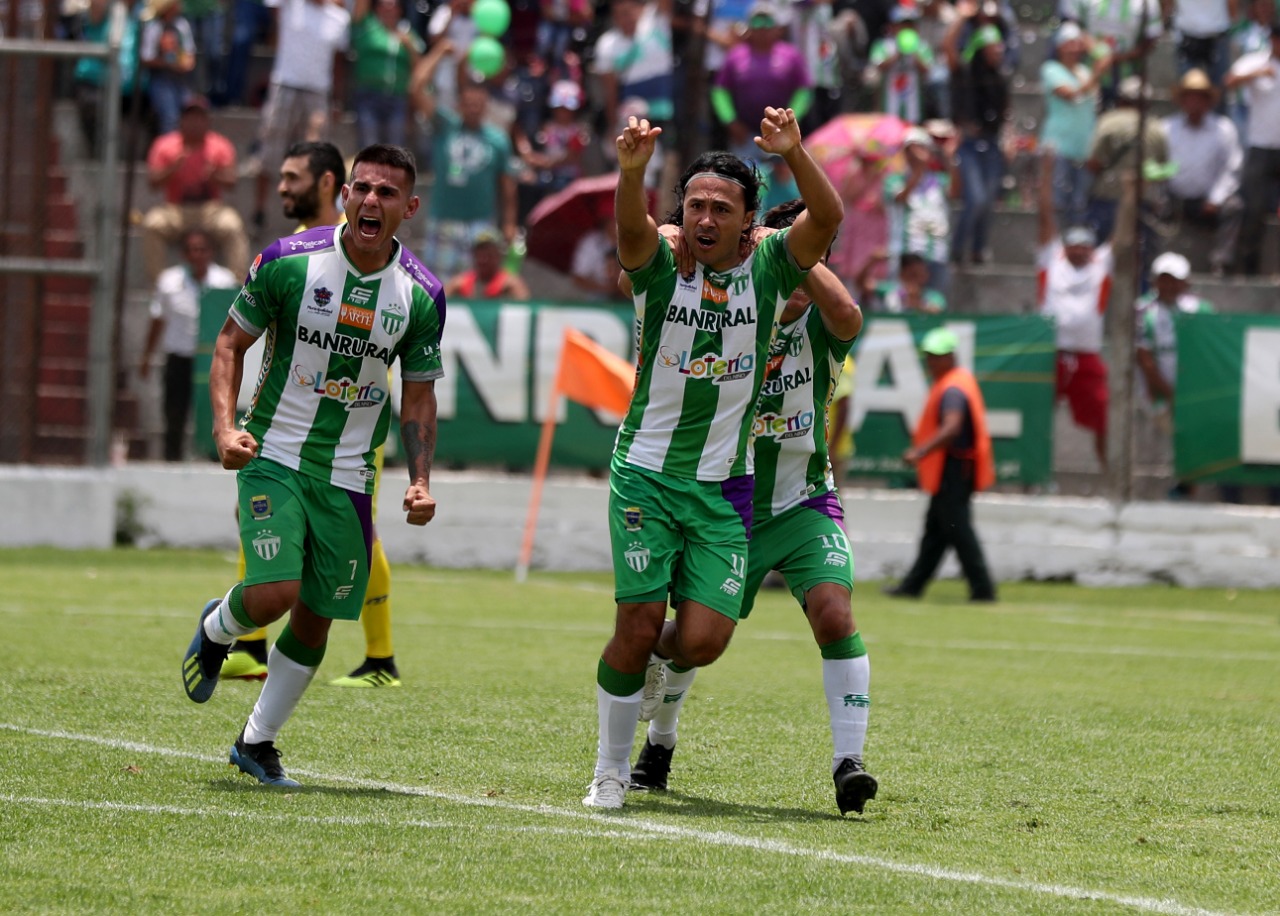 Agustín Herrera sentenció el título de goleo con dos tantos en el partido de la jornada 22 contra Cobán Imperial. (Foto Prensa Libre: Carlos Vicente) 