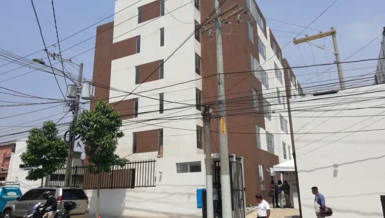 El edificio de apartamentos se encuentra en la 15a venida y 7a. calle de la zona 6.(Foto Prensa Libre: José Patzán)