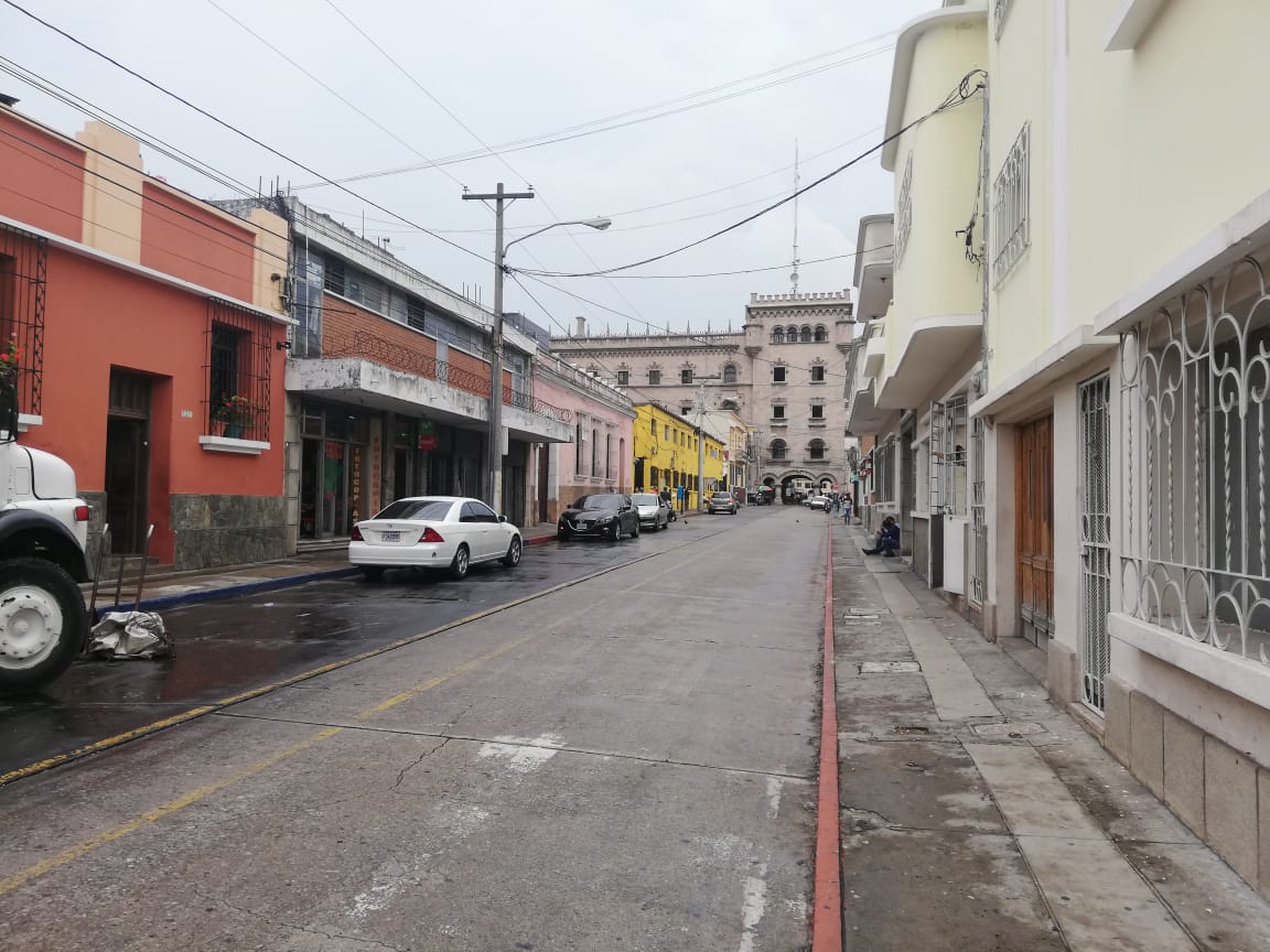 6a. avenida A de la zona 1, donde se efectuarán los trabajos de remozamiento.(Foto Prensa Libre: José Patzán)