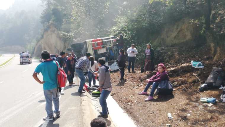 El accidente en la ruta Interamericana dejó seis personas heridas. (Foto: Bomberos Municipales Departamentales).