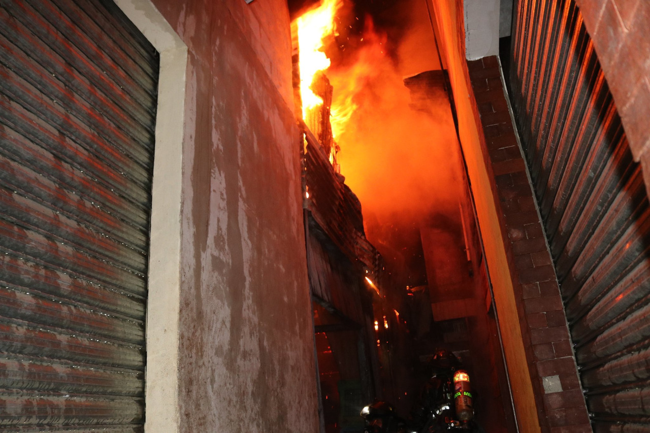 Socorristas trabajan en controlar las llamas. (Foto: Bomberos Voluntarios)