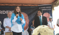 La candidata Zury Rios por el partido Valor habla a sus simpatizantes en San Mateo, Quetzaltenango. (Foto Prensa Libre: Carlos Hernández) 